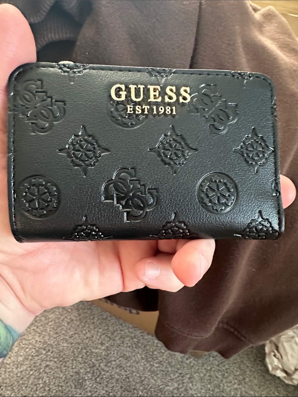 GUESS Embossed Logo Small Bifold Zip Wallet Card Holder Black